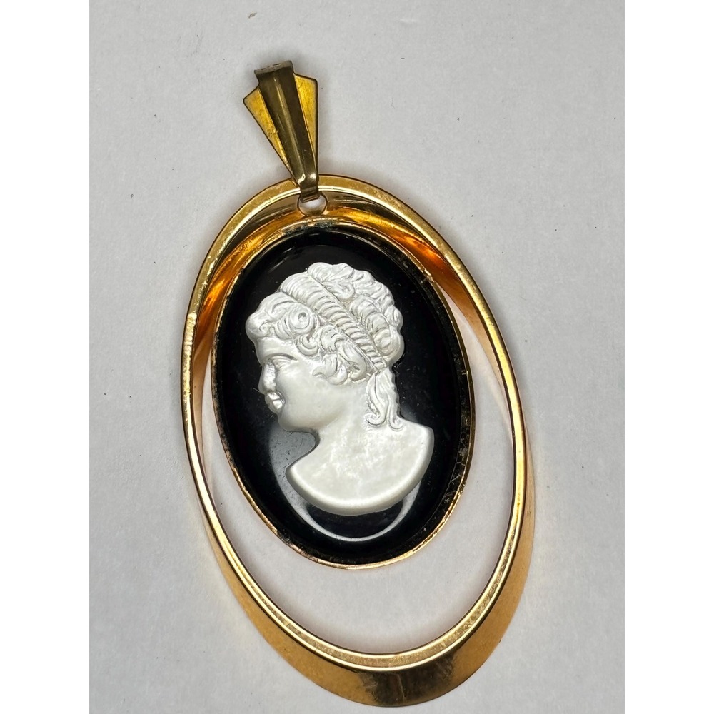Vintage Oval Black & Frosted White Cameo Left Facing Gold Tone Pendant